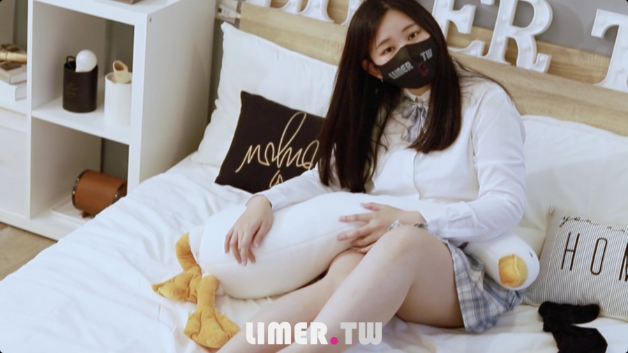 LIMER Video No.059 学生服的丝袜诱惑 雪白的肌肤与脚底透出丝袜