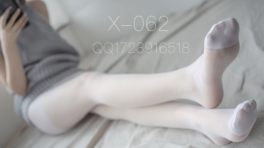 森萝财团 视频 X-062 薄白丝露背毛衣